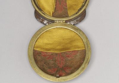 图片[3]-Gilt bronze flint case with European painted enamel images, Qing dynasty (1644-1911).-China Archive